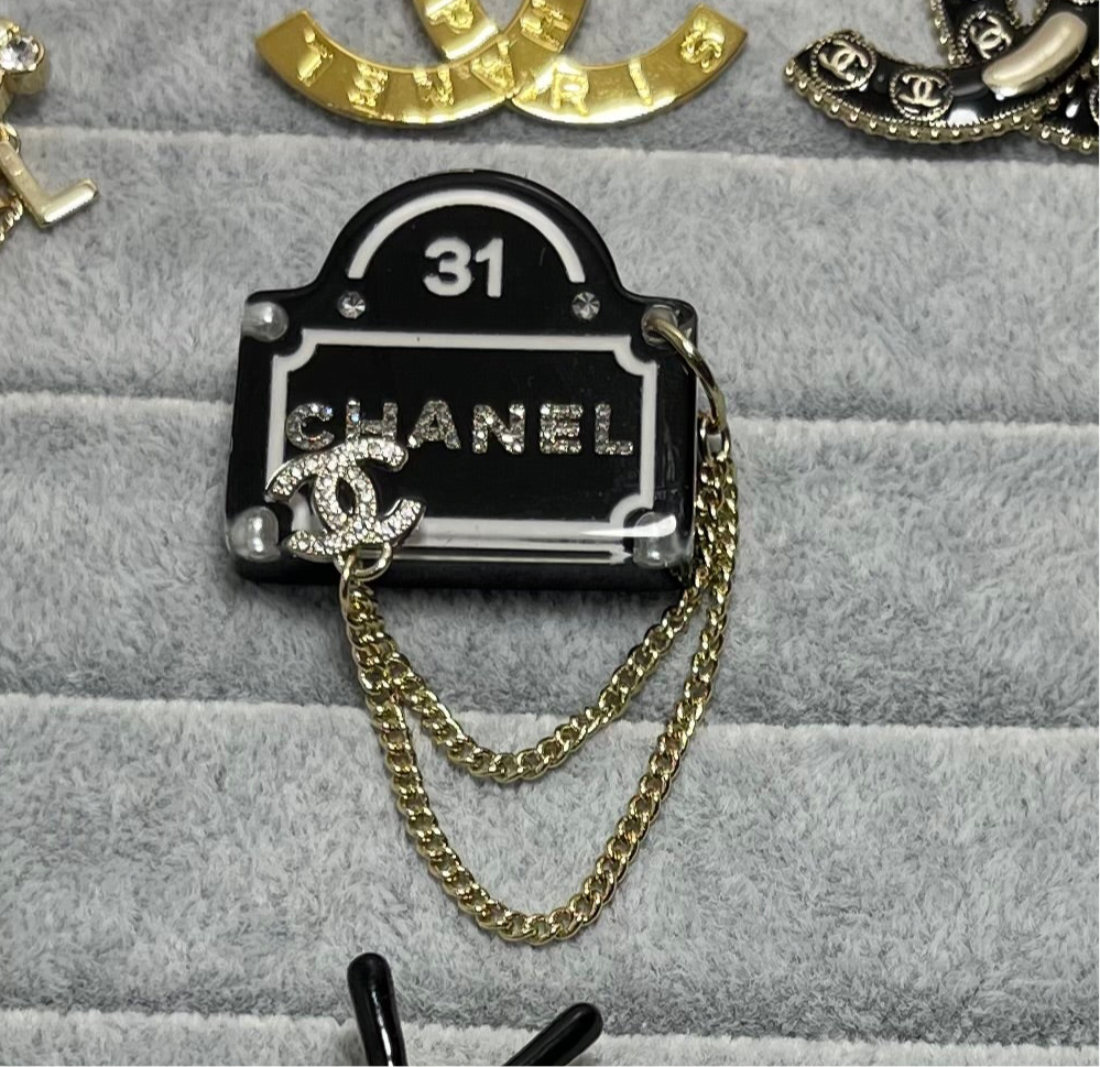 Broche Chanel