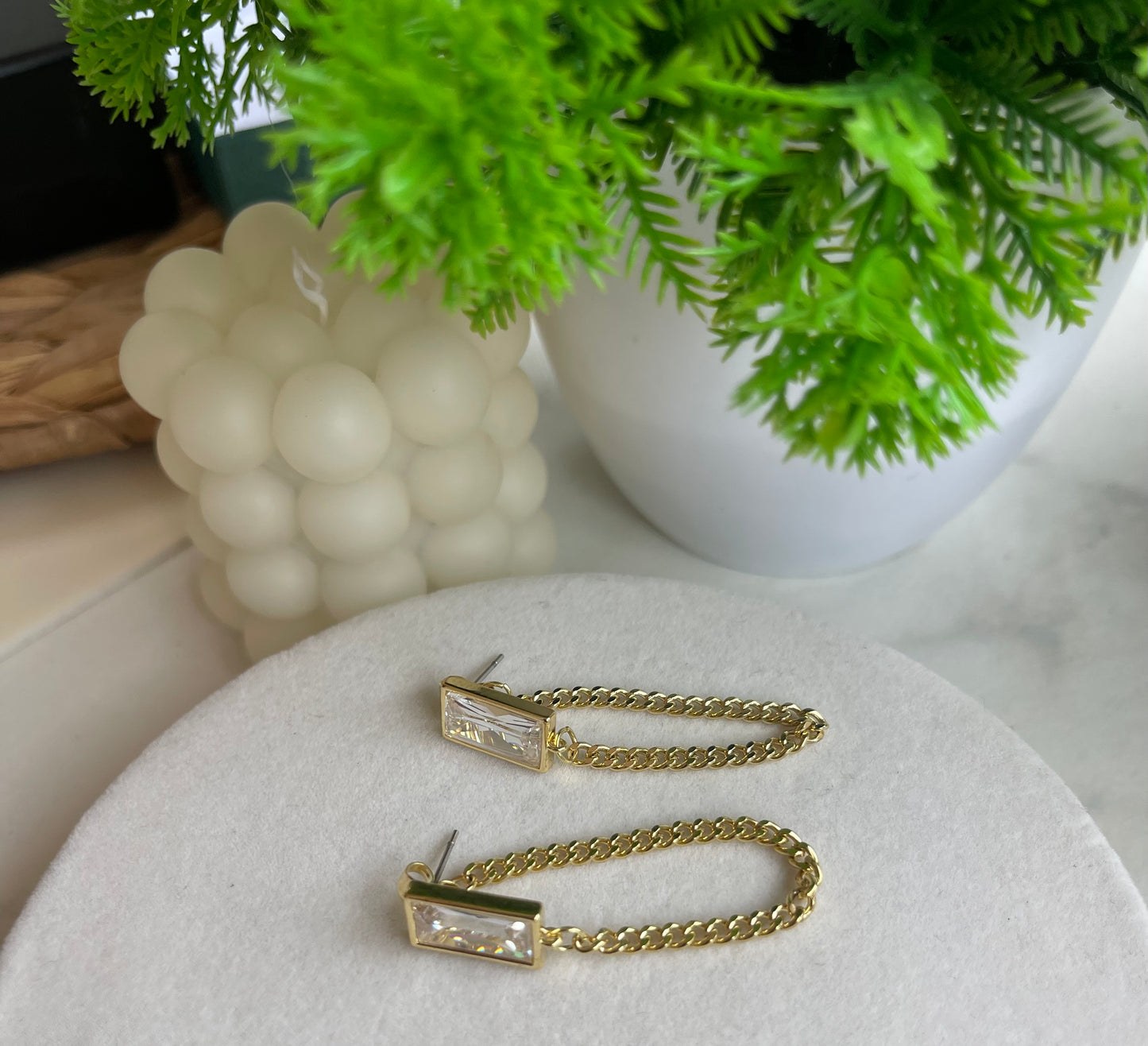 Aretes Luxury Fashion