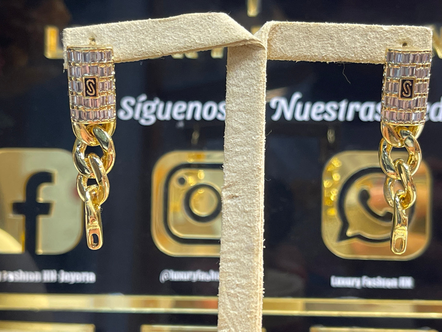Aretes mónaco
