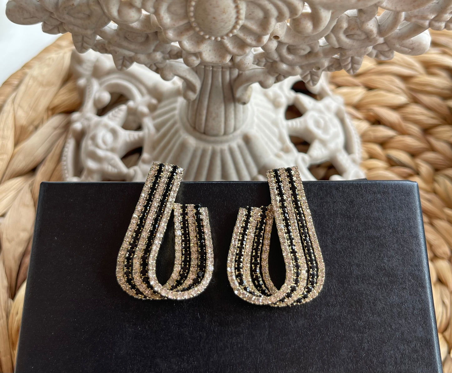 Aretes Luxury Fashion