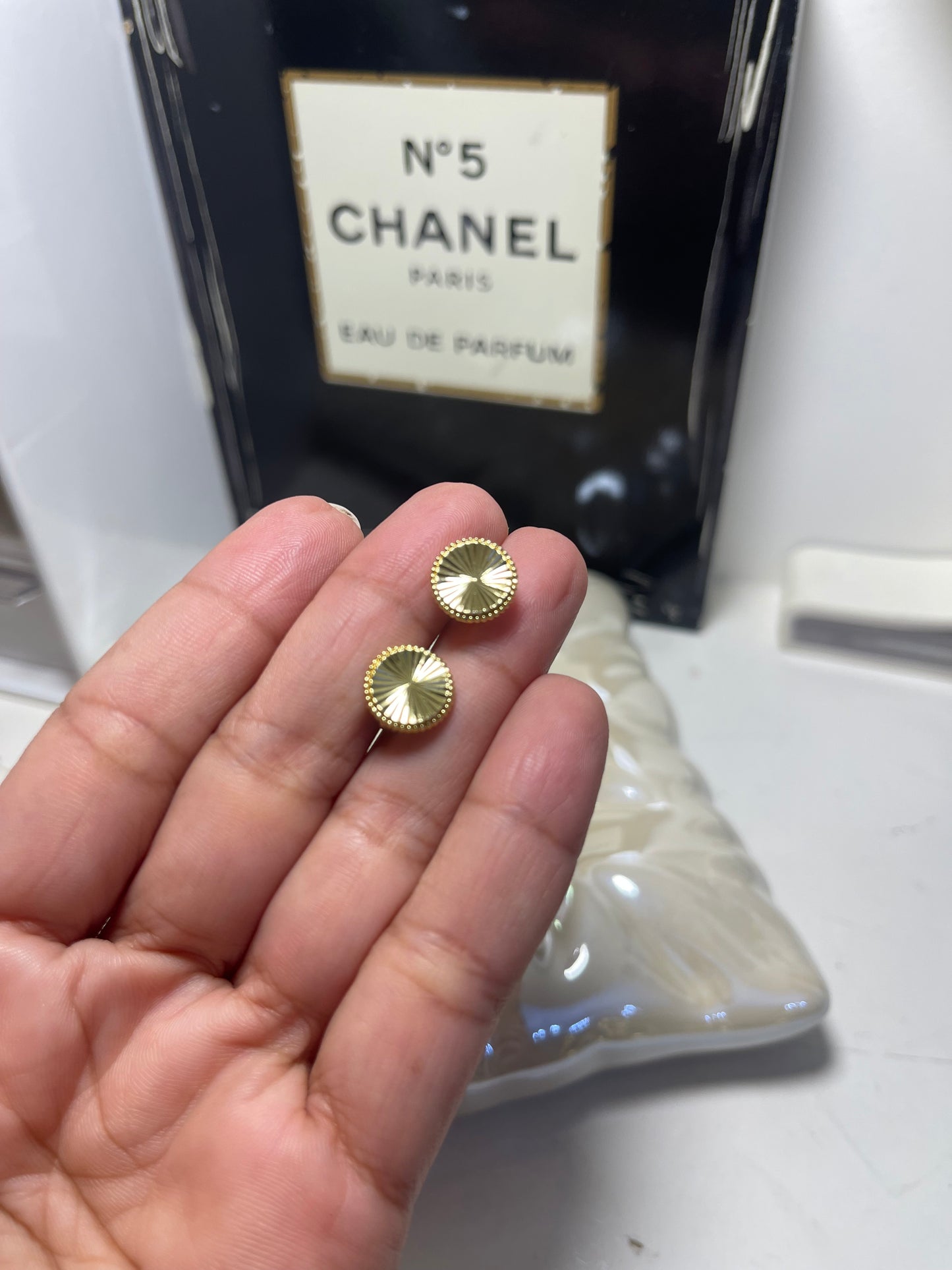 Aretes Luxury Fashion