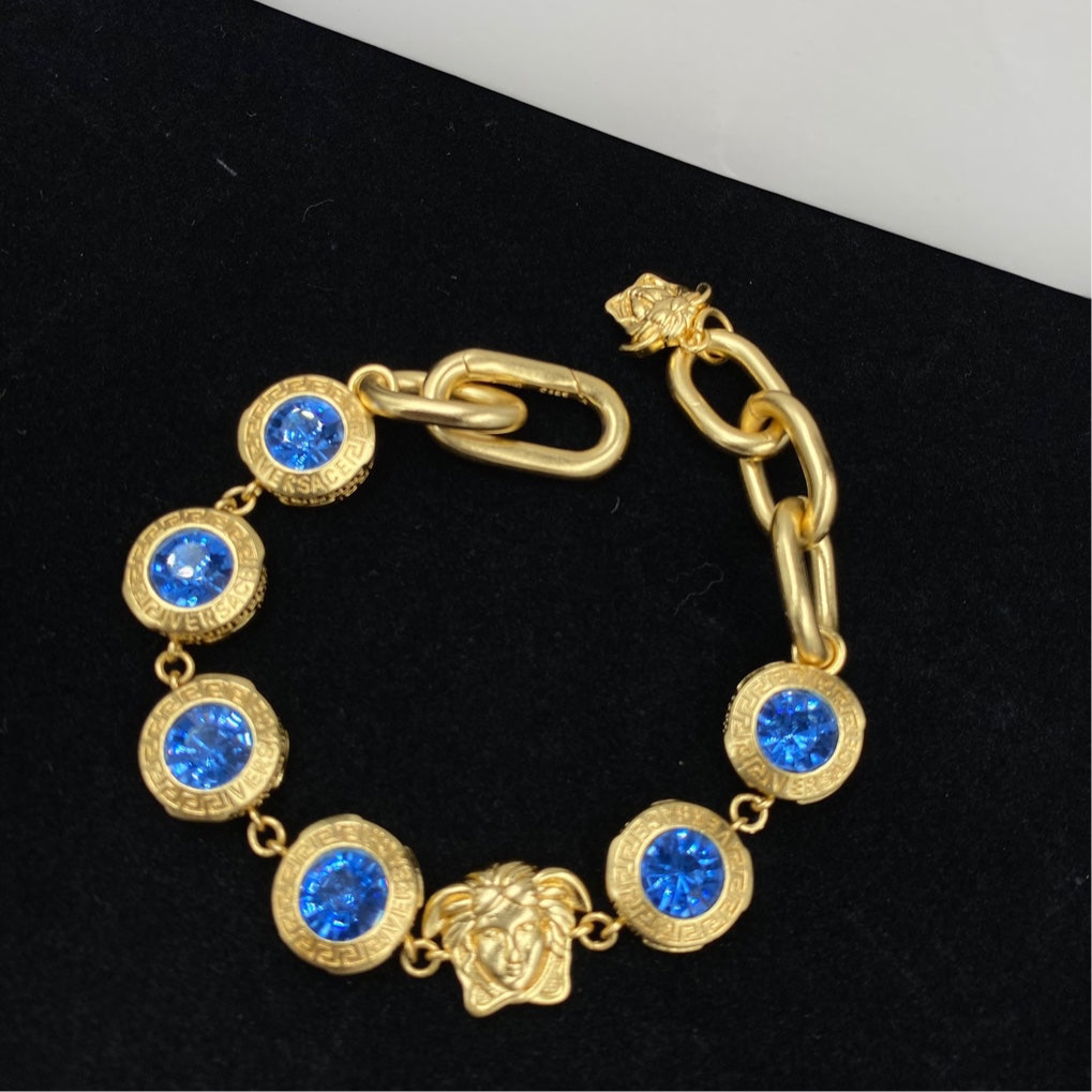 Sets Versace