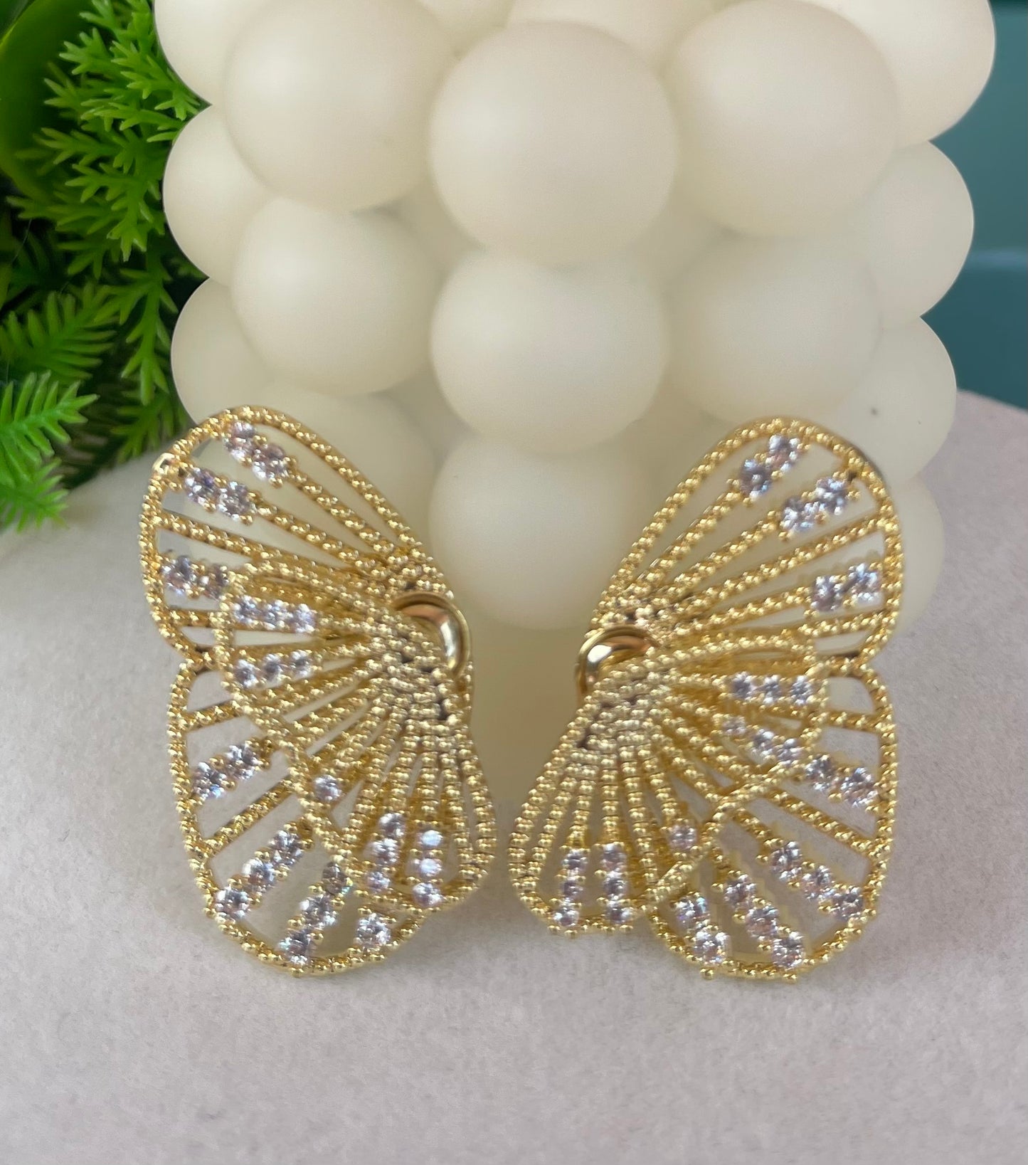 Aretes Luxury Fashion