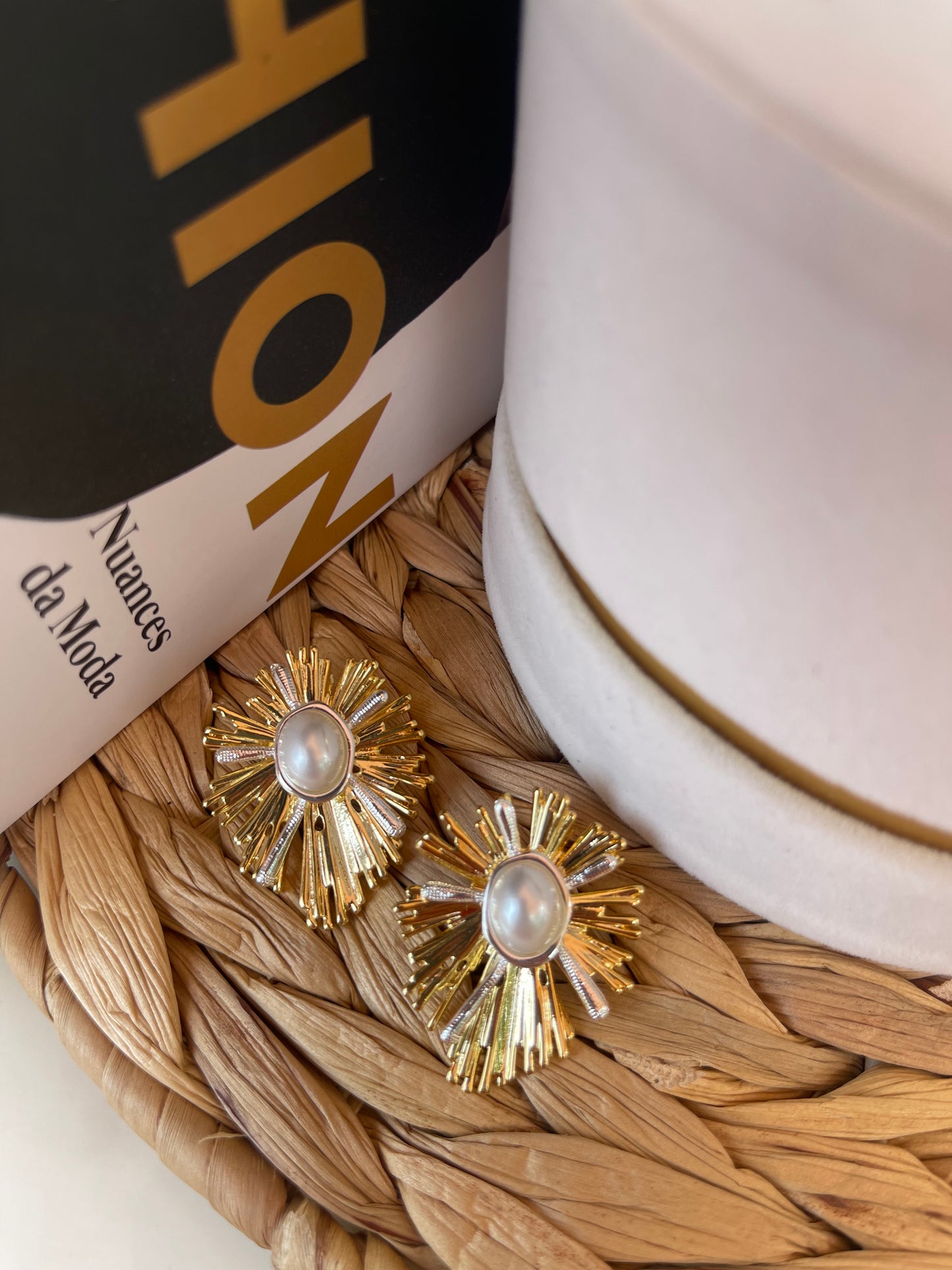 Aretes Luxury Fashion