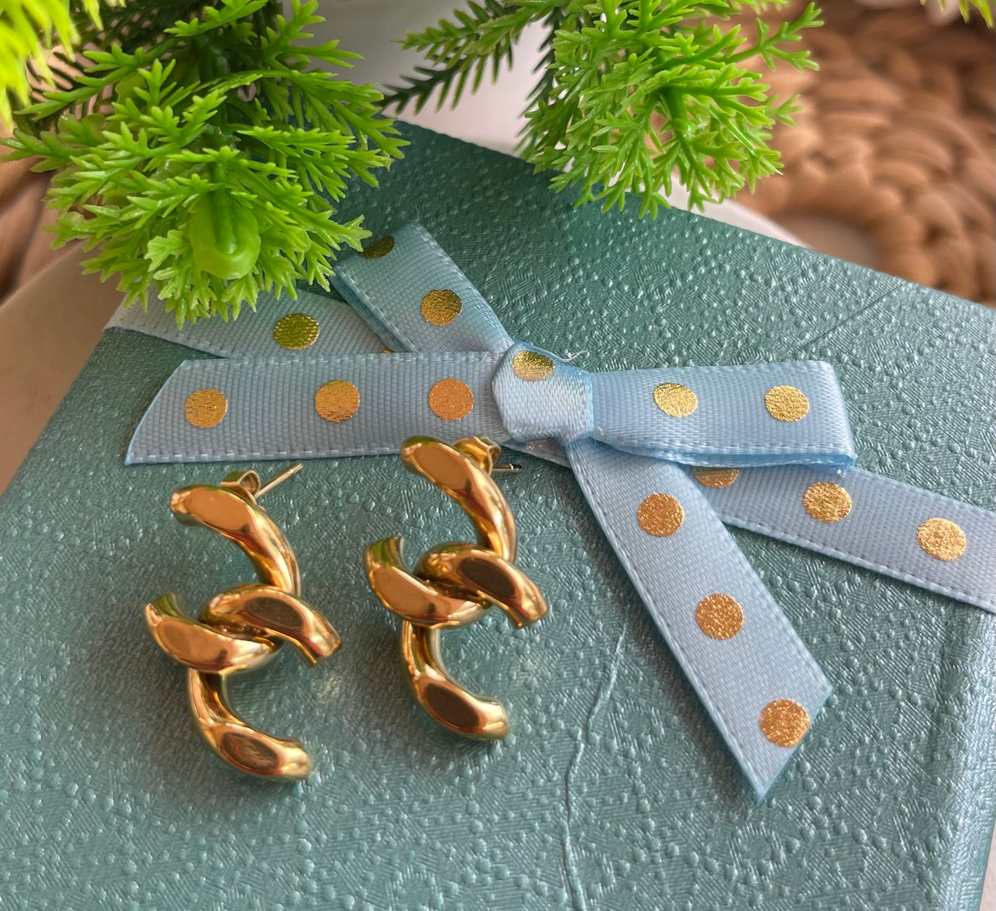 Aretes Luxury Fashion