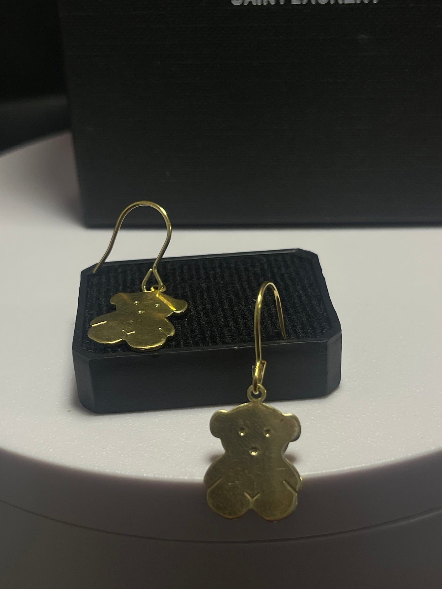 Aretes Luxury Fashion