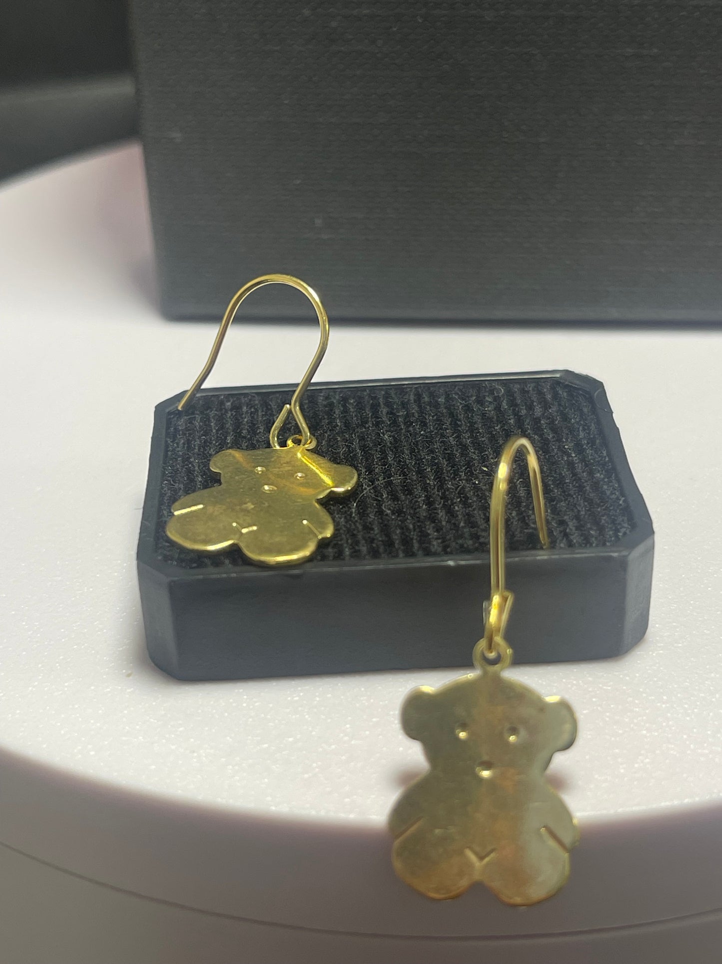 Aretes Luxury Fashion