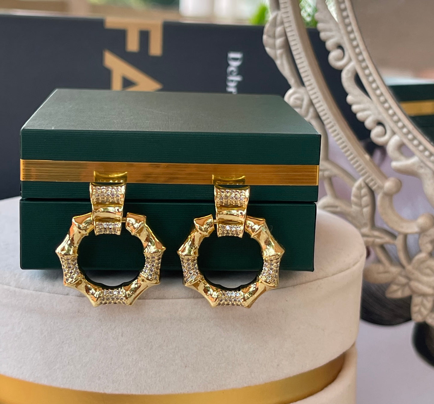 Aretes Luxury Fashion