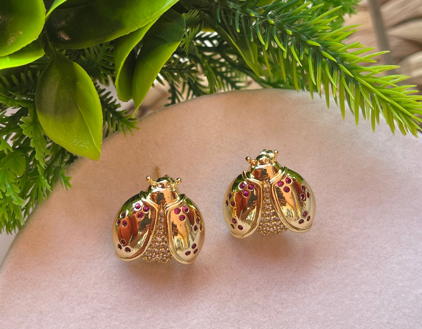 Aretes Luxury Fashion