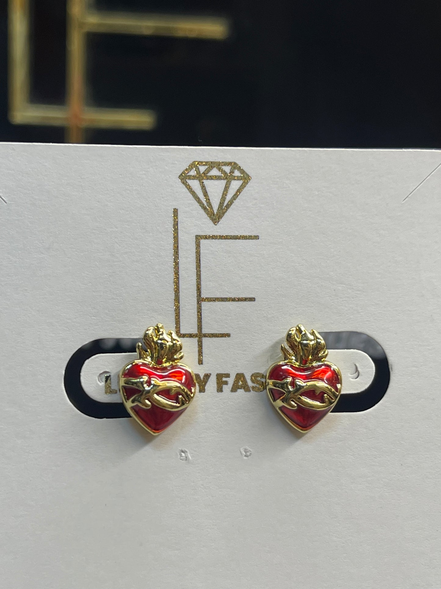 Aretes Luxury Fashion