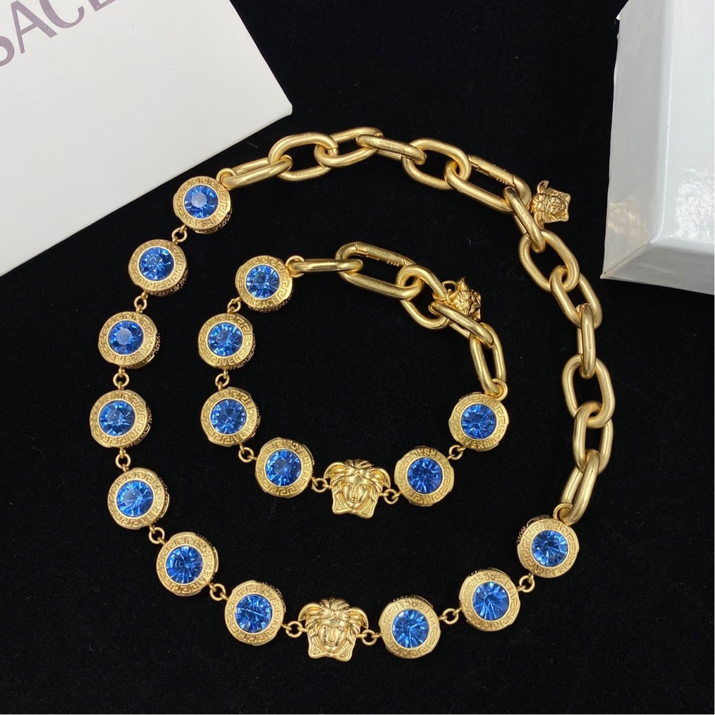Sets Versace