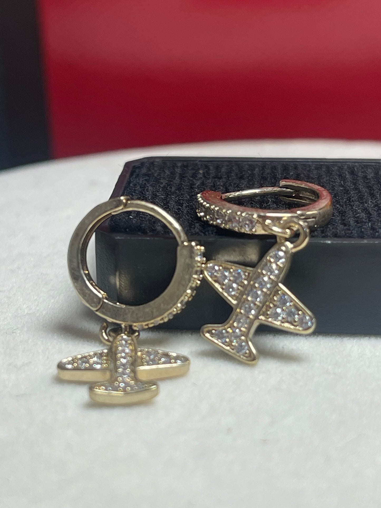 Aretes Luxury Fashion