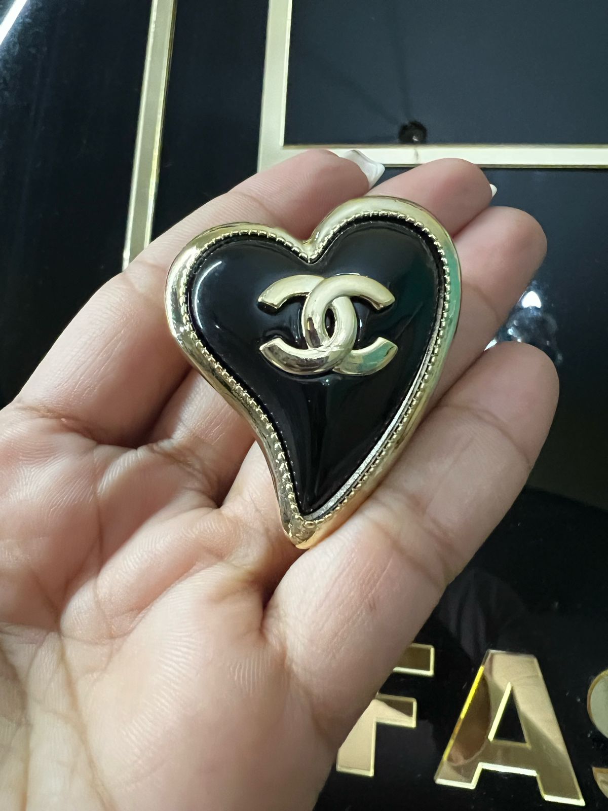 Broche chanel