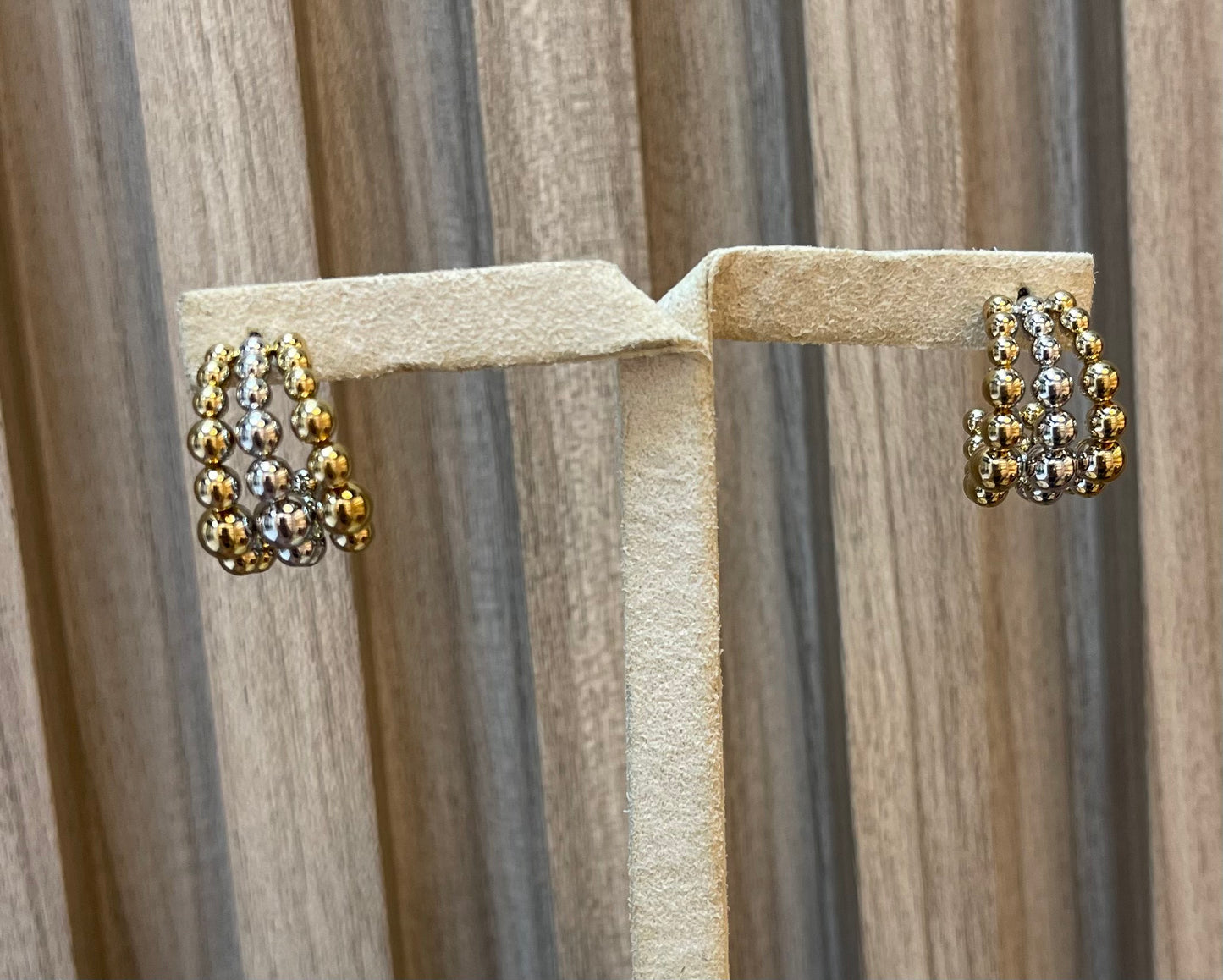 Aretes Luxury Fashion