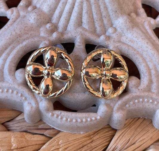 Aretes Luxury Fashion