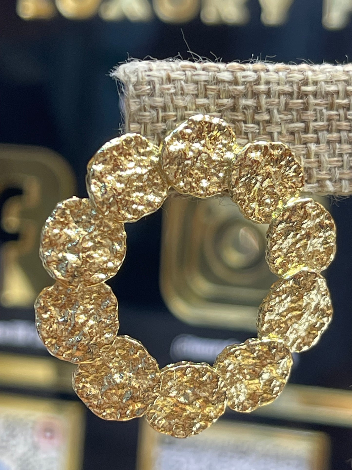 Aretes Luxury Fashion