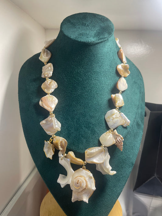 Collar de nacar caracol