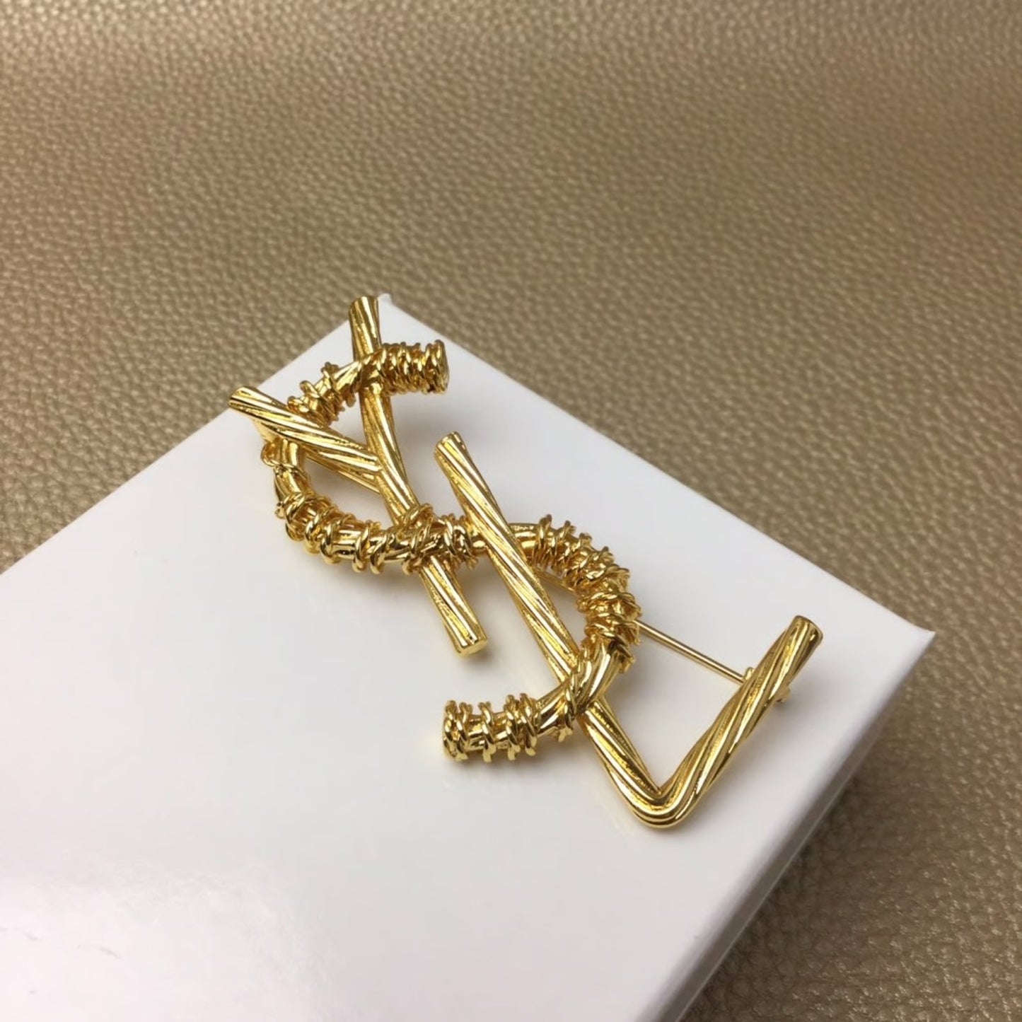 Broche Yves Saint Laurent