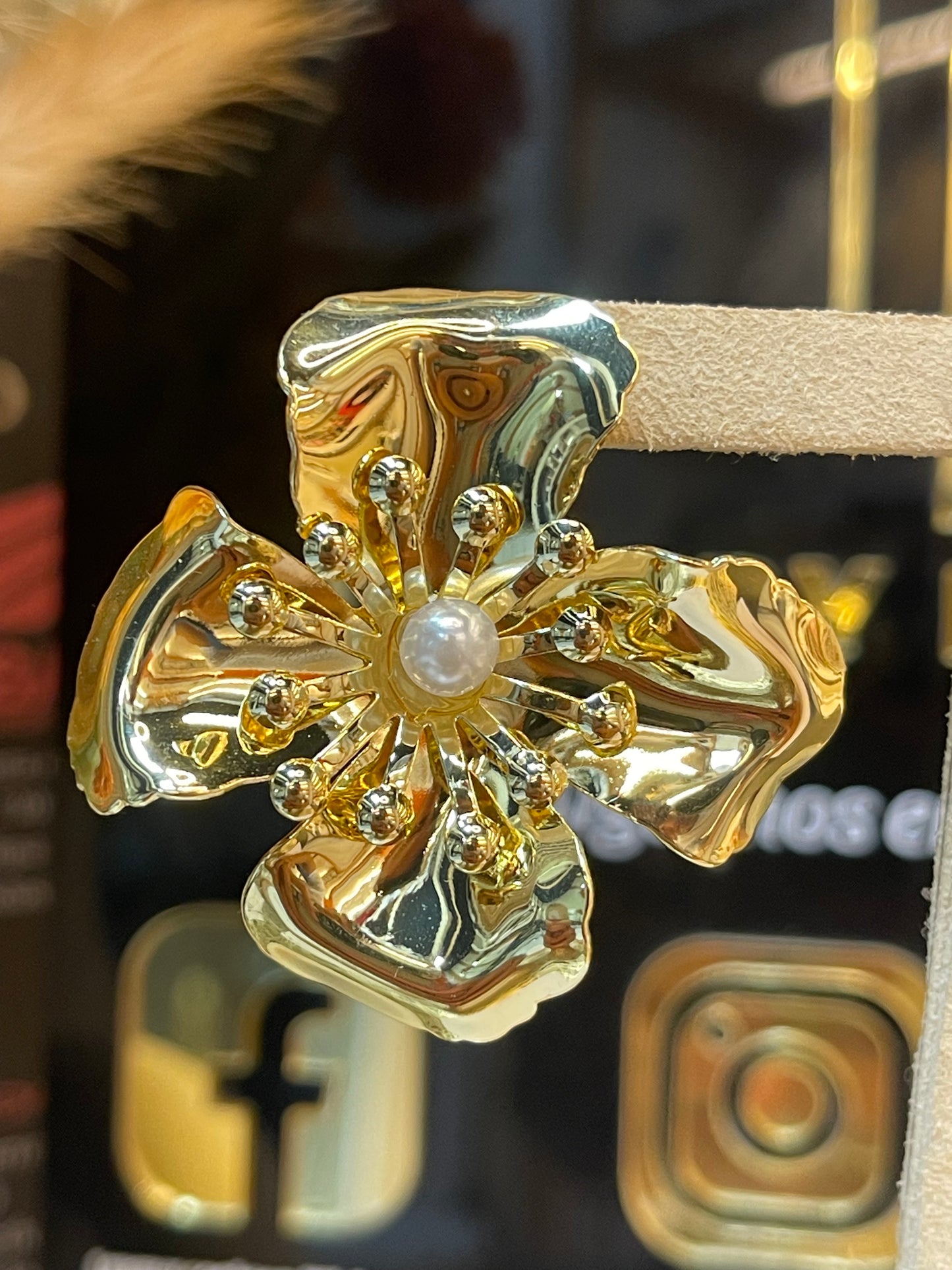 Aretes Luxury Fashion