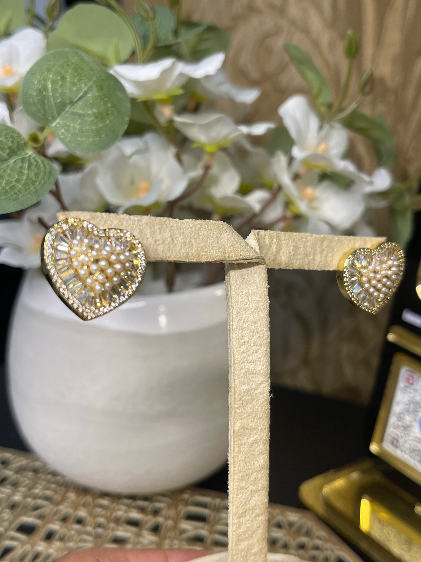 Aretes Luxury Fashion