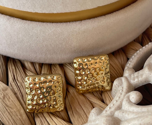Aretes Luxury Fashion