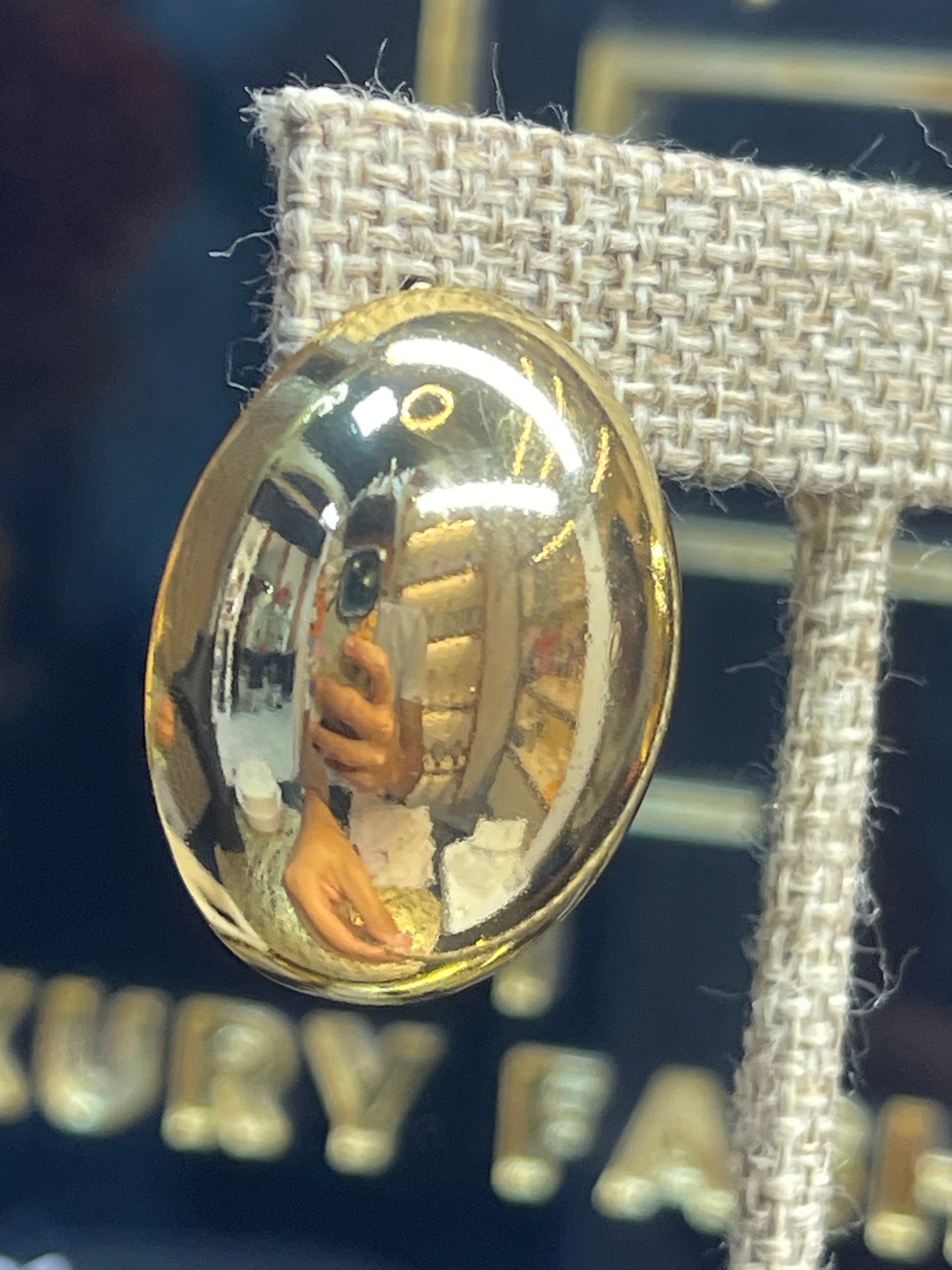 Aretes Luxury Fashion