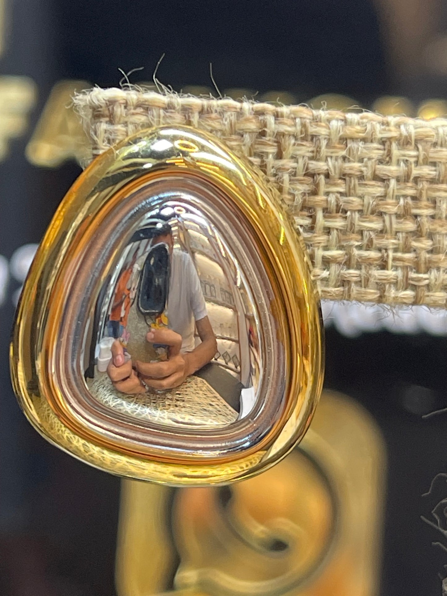 Aretes Luxury Fashion