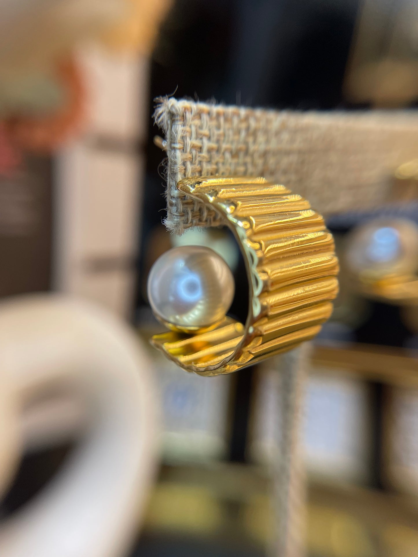 Aretes Luxury Fashion