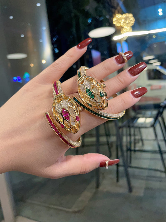 Relojes de brazalete - Bvlgari “Serpenti Misteriosi”