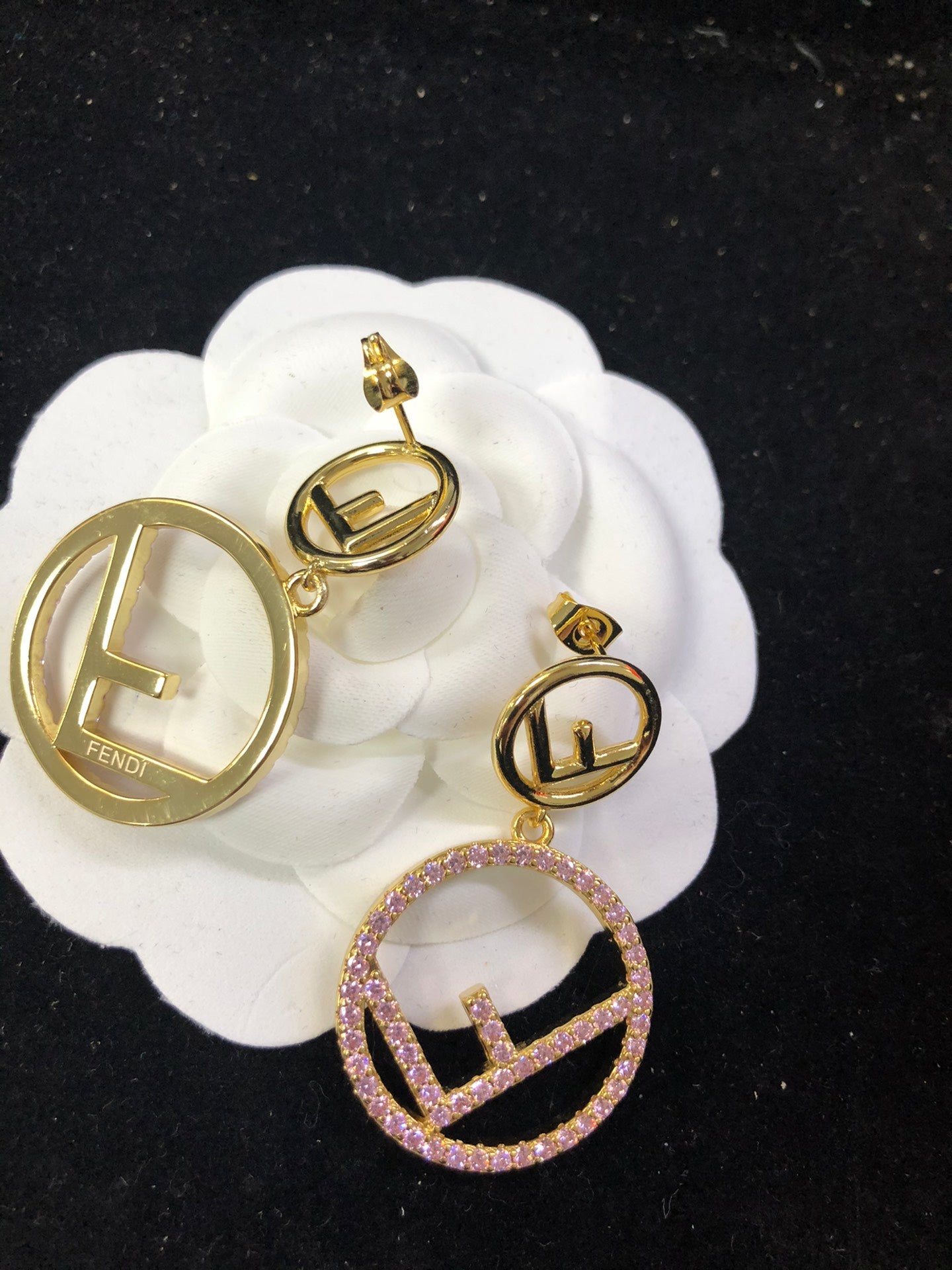 Aretes Fendi