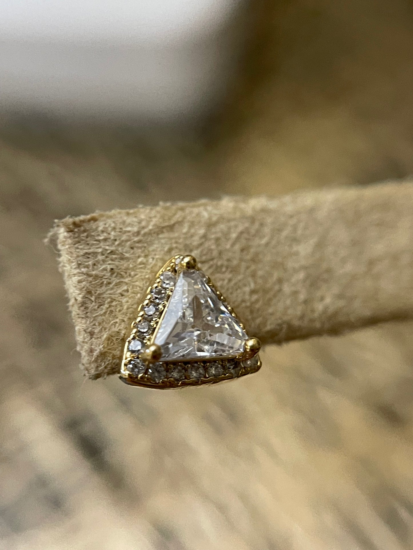 Aretes Luxury Fashion