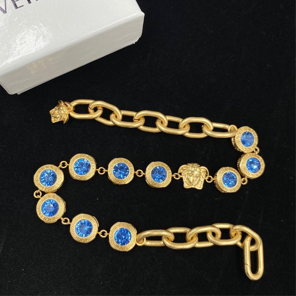 Sets Versace