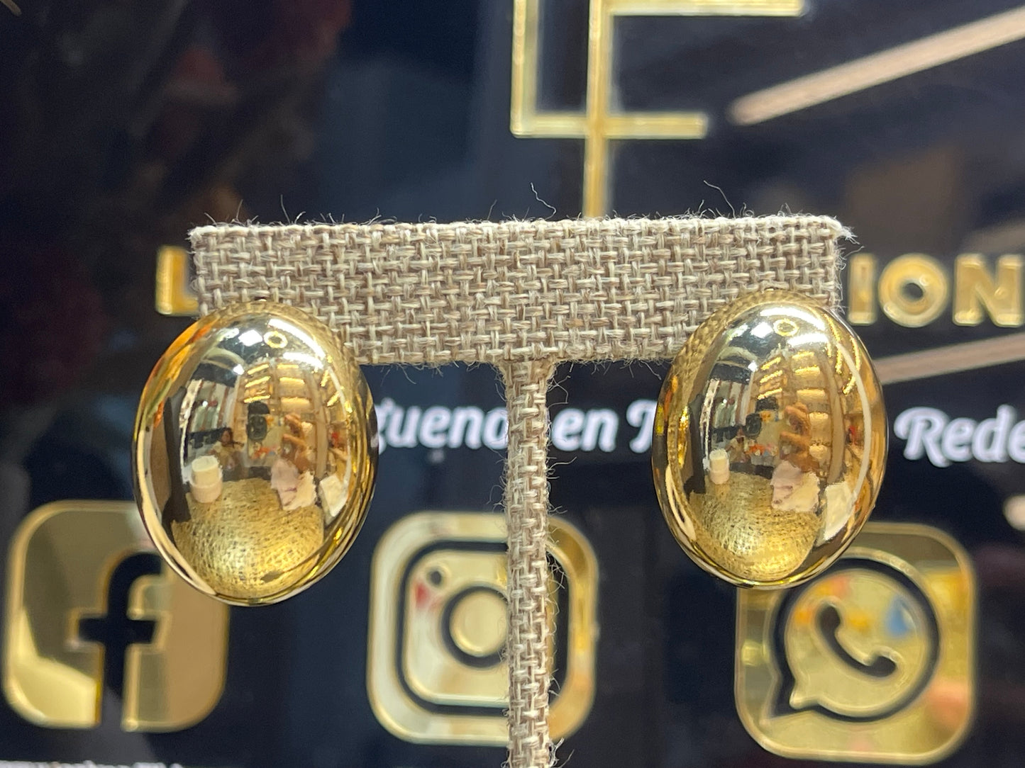 Aretes Luxury Fashion