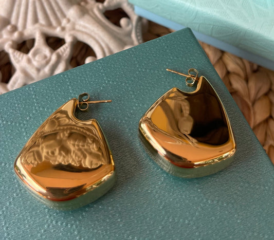 Aretes Luxury Fashion