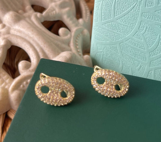 Aretes Luxury Fashion