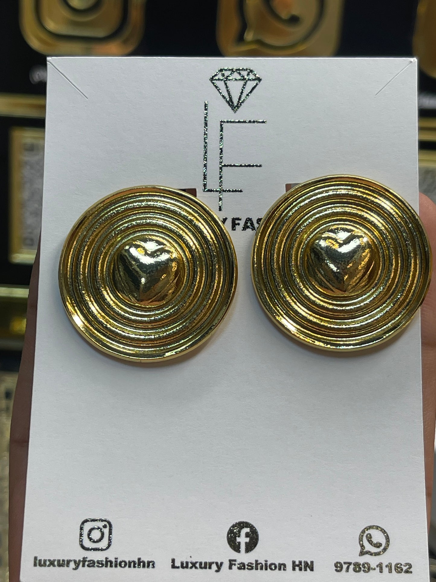 Aretes Luxury Fashion