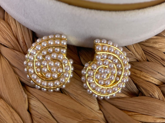 Aretes Luxury Fashion
