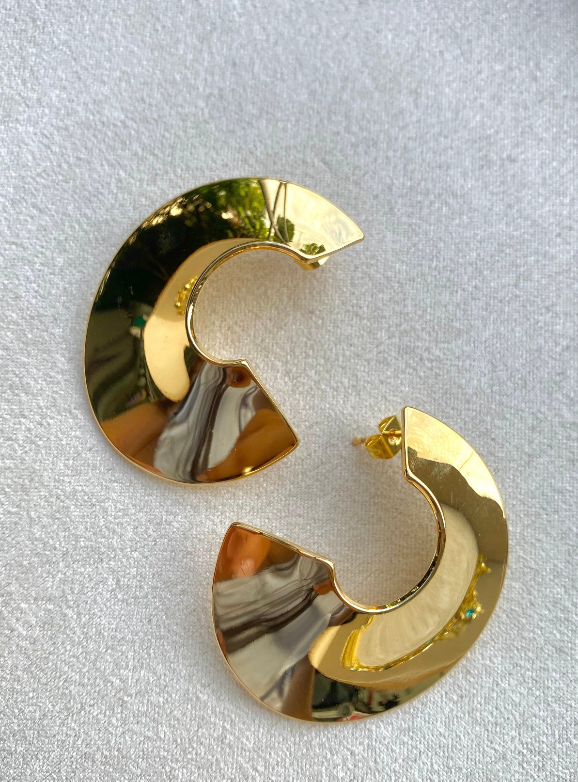 Aretes Luxury Fashion