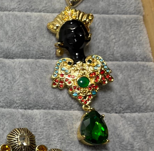 Broche Luxury Fashion
