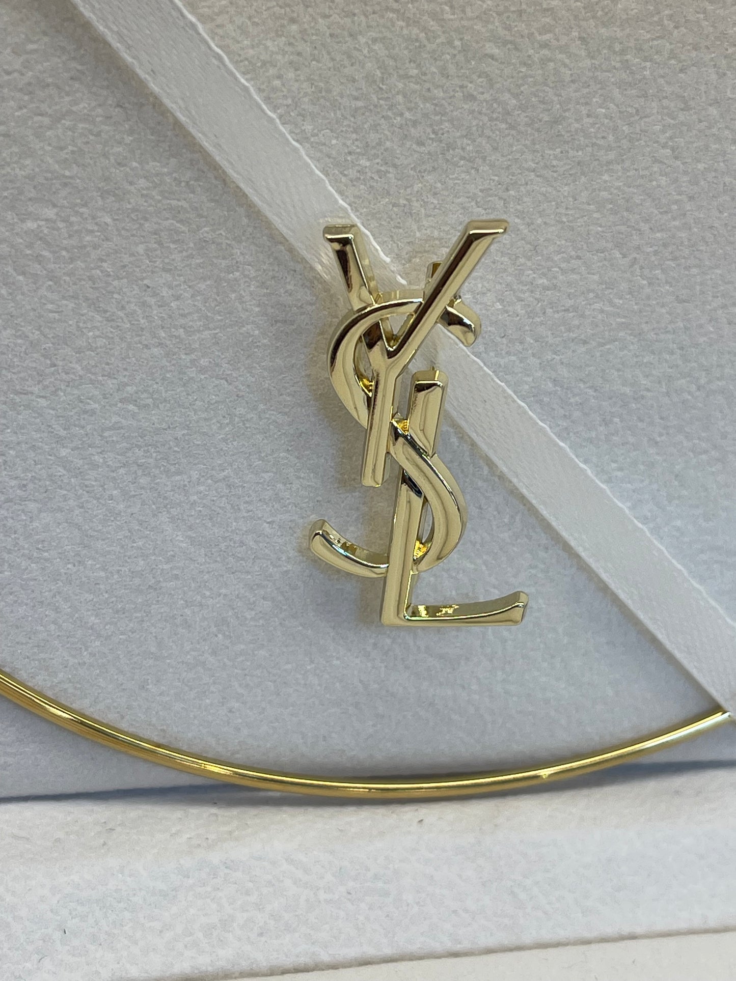 Broche Yves Saint Laurent