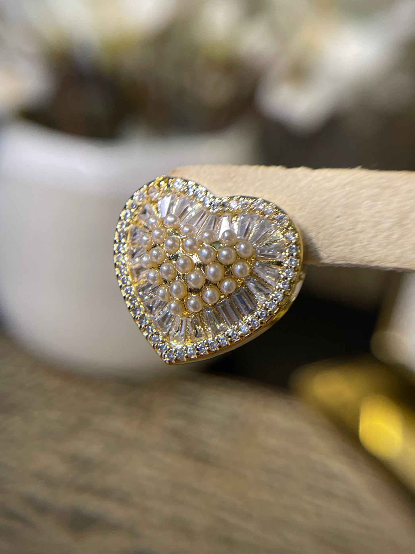 Aretes Luxury Fashion