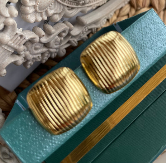 Aretes Luxury Fashion