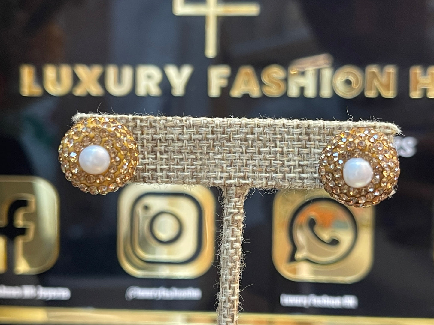 Aretes Luxury Fashion