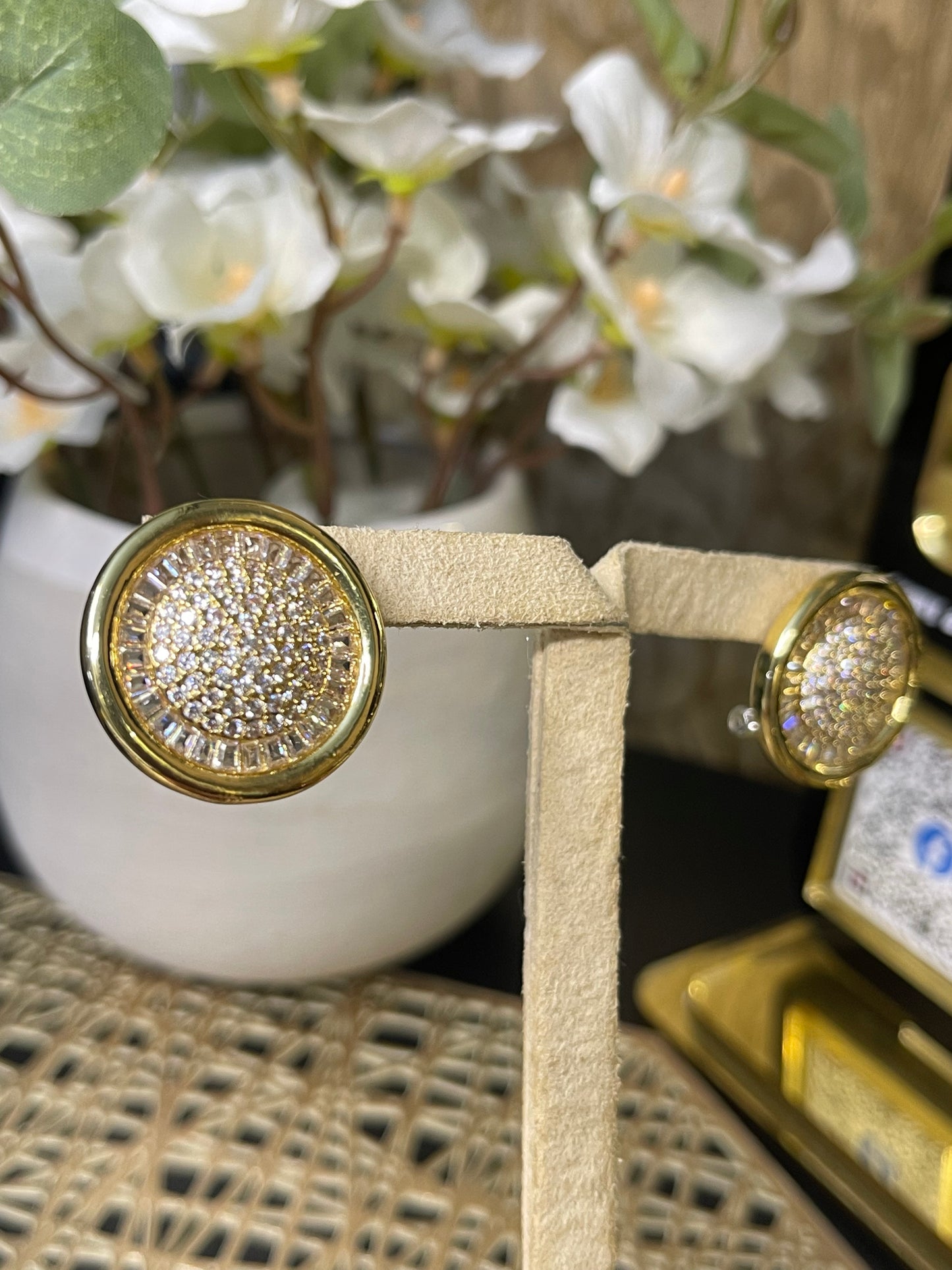 Aretes Luxury Fashion