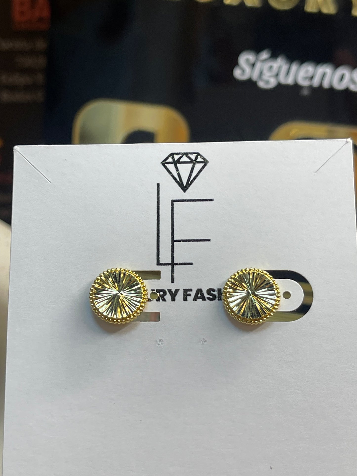 Aretes Luxury Fashion